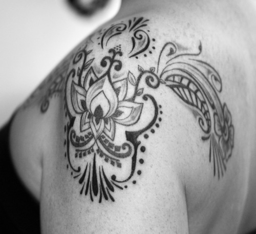 shoulder tattoo. to tattoo or not to tattoo